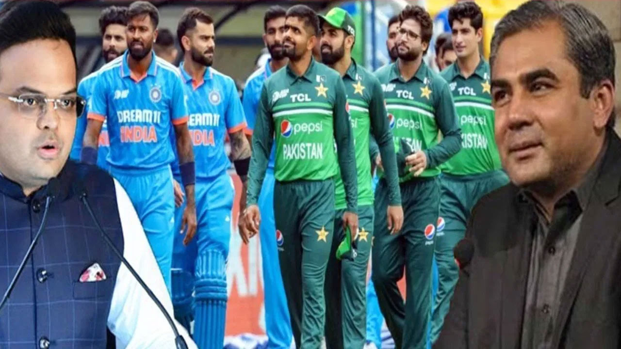 Champions Trophy 2025: ఛాంపియన్స్ ట్రోఫీ 2025కి పాకిస్థాన్ ఆతిథ్యం ఇస్తోంది. కానీ, భారత్-పాకిస్థాన్ మధ్య ఉన్న సంబంధాల దృష్ట్యా ఈ ఐసీసీ టోర్నీలో టీమ్ ఇండియా పాల్గొనడంపై సందేహం నెలకొంది. ఈ విషయంపై బీసీసీఐ తన వైఖరిని స్పష్టం చేయనప్పటికీ, టీమిండియాను పాకిస్థాన్కు పంపడం లేదా వదిలివేయడం భారత ప్రభుత్వంపై ఆధారపడి ఉందని ఇప్పటికే సందేశం ఇచ్చింది. మరోవైపు, ఈ టోర్నీ కోసం భారత జట్టు పాకిస్థాన్కు వెళ్లేలా చేసేందుకు పీసీబీ శాయశక్తులా ప్రయత్నిస్తోంది. దీనికి తోడు టీ20 వరల్డ్ కప్ (T20 World Cup 2024) మ్యాచ్ మధ్య ఇరు క్రికెట్ బోర్డులు ఈ విషయమై సమావేశమైనట్లు సమాచారం.