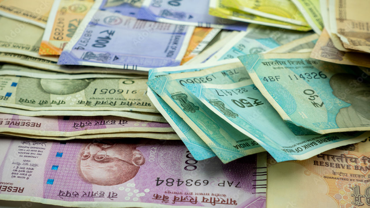  ఫుడ్ ట్రక్స్, ఫుడ్ స్టాల్స్ లాంటివి ఇప్పుడు చాలామంది ఏర్పాటు చేసి మంచి లాభాలను పొందుతున్నారు. రద్దీ ఎక్కువగా ఉండే ప్రాంతాలు, కాలేజీలు, ఐటీ సంస్థలు ఎక్కువగా ఉండే ప్రదేశాల్లో ఈ ఫుడ్ ట్రక్స్ ప్రారంభిస్తే.. అధిక లాభాలను ఆర్జించవచ్చు. ఇలాంటి ఫుడ్ ట్రక్కు ఏర్పాటు చేయడం వల్ల మీరు ఎలాంటి కిరాయి కట్టాల్సిన పని ఉండదు. వచ్చే డబ్బుల్లో.. ముడిసరుకుకు పోగా మిగిలిన లాభం మన దగ్గరే ఉంటుంది.  