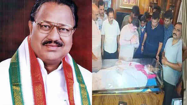 డీఎస్ చివరి కోరిక తీరింది.. భౌతికకాయంపై కాంగ్రెస్ జెండా.. అధికారిక లాంఛనాలతో అంత్యక్రియలు..