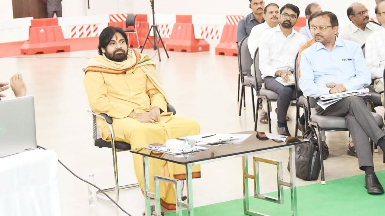 Pawan Kalyan: దీక్షలోనూ అధికారులతో పవన్ కార్యాదక్షత.. స్వచ్ఛాంధ్రపై డిప్యూటీ సీఎం ఫోకస్..