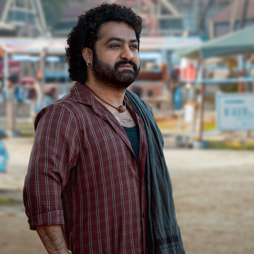 టీజర్‌తో ఆకట్టుకున్న దేవర టీమ్‌, సాంగ్ విషయంలో మాత్రం ఎక్స్‌పెక్టేషన్స్‌ను రీచ్ కాలేదన్న కంప్లయింట్స్ ఉన్నాయి. లిరిక్స్ గొప్పగానే ఉన్నా... అనిరుధ్‌ కంపోజిషన్‌లో అవి సరిగా వినిపించటం లేదంటున్నారు తారక్‌ ఫ్యాన్స్‌.