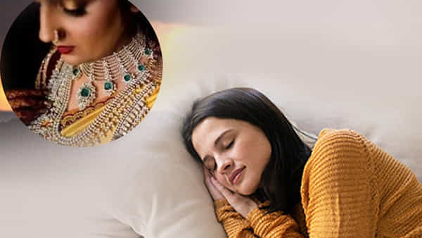 Dream Astrology: ఈ ఐదు కలలు స్త్రీలకు శుభ సంకేతాలు.. కలలో వజ్రాలు, కెంపుల నగలు కనిపిస్తే ఏ ఫలితమో తెలుసా..