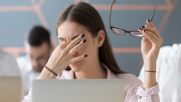 Eyestrain: ల్యాప్టాప్, స్మార్ట్ఫోన్ వినియోగంతో కళ్ళు అలసిపోతున్నయా.. ఈ సింపుల్ టిప్స్ మీ కోసం