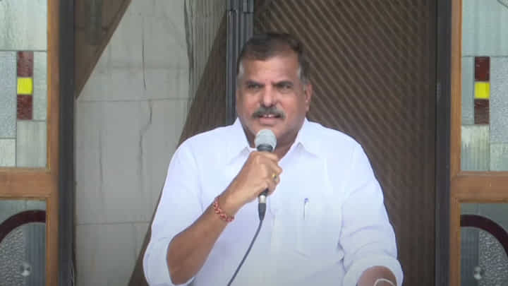 Watch Video: 'రాష్ట్రంలో జరుగుతున్న పరిణామాలు బాధాకరం'.. మాజీ మంత్రి బొత్స నారాయణ.. Watch Video: 'రాష్ట్రంలో జరుగుతున్న పరిణామాలు బాధాకరం'.. మాజీ మంత్రి బొత్స నారాయణ..