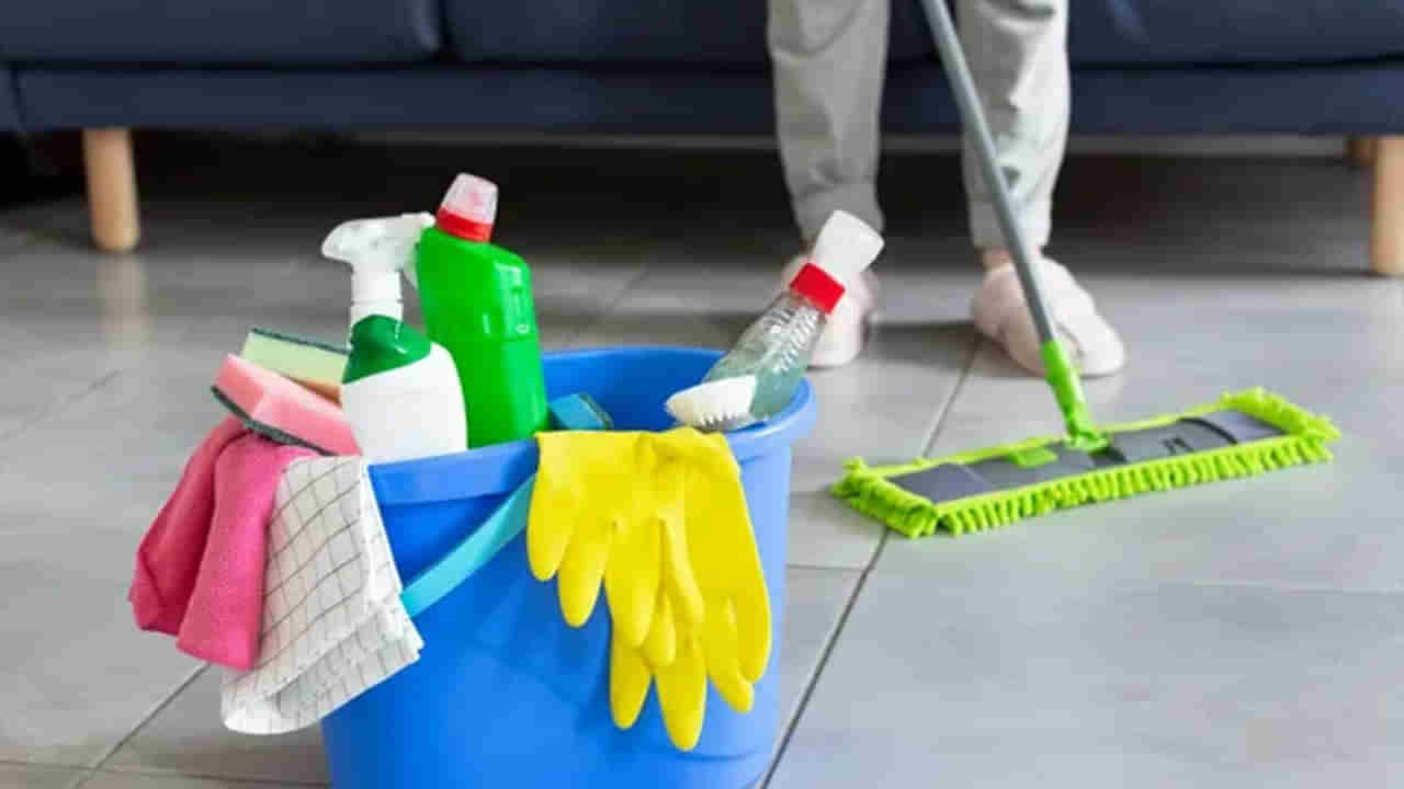 House Cleaning Tips: ఇల్లు శుభ్రం చేసే సమయంలో ఈ తప్పులు చేస్తే పని మరింత పెరుగుతుంది.. సింపుల్ టిప్స్ మీ కోసం..