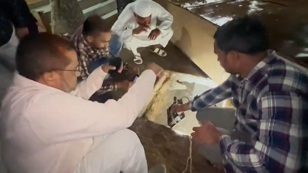 Watch Video: భాగ్యనగరంలో కుంగుతున్న రోడ్లు.. నిజాం కాలంనాటి సొరంగాలని ప్రచారం..