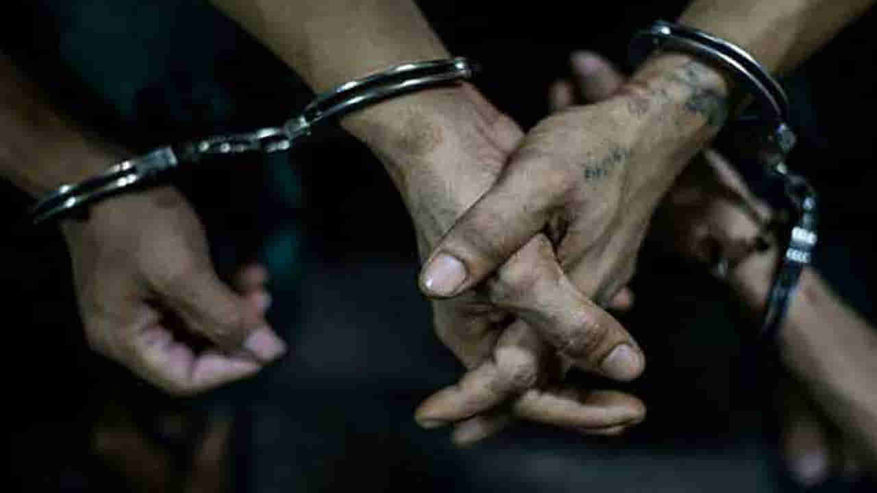 చదువు మానేసిన బీటెక్ స్టూడెంట్స్.. అలాంటి పనులకు పాల్పడుతూ.. చివరకు