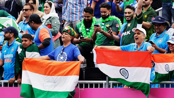 T20 World Cup 2024:పాక్ అభిమానుల క్రీడాస్ఫూర్తి.. జై హింద్ అంటూ భారతీయులతో కలిసి డ్యాన్సులు.. వీడియో