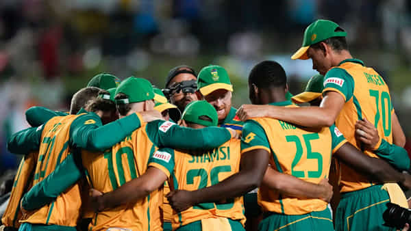 IND vs SA: ఫైనల్ పోరుకు ముందే కష్టాల్లో సౌతాఫ్రికా.. కుటుంబాలతో కలిసి ఎయిర్ పోర్ట్లోనే..