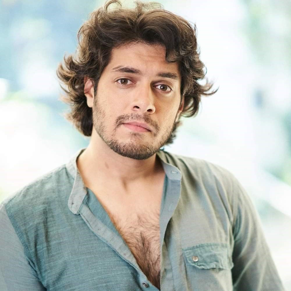 ఈ సినిమా హిందువుల మనోభావాలను కించపరిచేలా ఉందన్న విమర్శలు వినిపిస్తున్నాయి. అంతేకాదు బాయ్‌కాట్ మహారాజ్‌ అనే హ్యాష్‌ ట్యాగ్‌ నేషనల్‌ లెవల్‌లో ట్రెండ్ అవుతోంది. గతంలో ఆమిర్‌ ఖాన్‌ హీరోగా తెరకెక్కిన పీకే సినిమా మీద కూడా ఇలాంటి విమర్శలే వినిపించాయి.