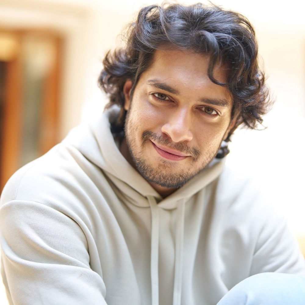 అయితే ఆ సినిమా రిలీజ్ తరువాత కాంట్రవర్సీ మొదలైంది. కానీ ఇప్పుడు ఆమిర్‌ కొడుకు సినిమా విషయంలో మాత్రం రిలీజ్‌కు ముందే రచ్చ జరుగుతుండటంతో ఫ్యాన్స్‌ టెన్షన్ పడుతున్నారు.