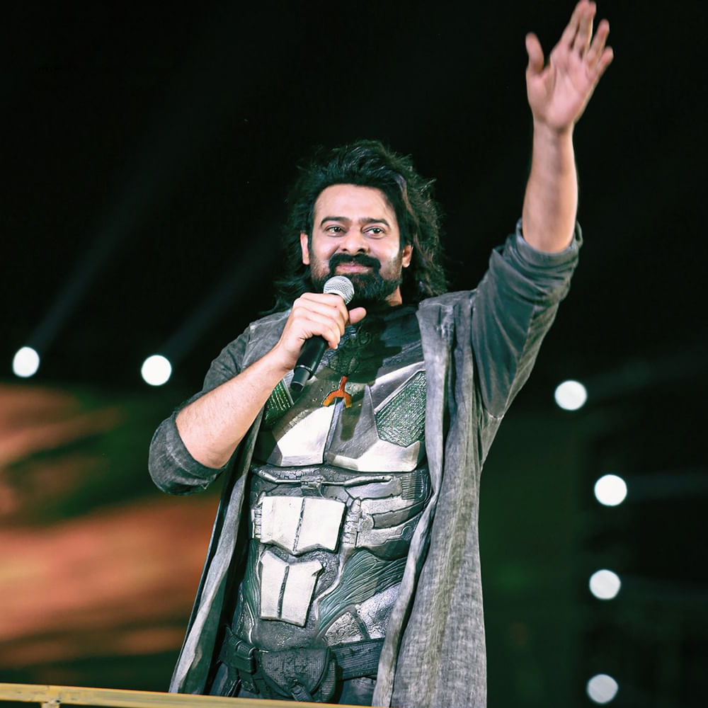 కల్కి 2898 ఏడీ టీమ్‌ మీద ఫ్యాన్స్‌ ఫైర్ అవుతున్నారు. మరో రెండు వారాల్లో సినిమా రిలీజ్‌ అవుతున్నా.. ఇంత వరకు ఒక్క సింగిల్ కూడా రిలీజ్ చేయలేదు నాగీ టీమ్‌. దీంతో అసలు ఈ సినిమాలో పాటలు ఉంటాయా...? అన్న డౌట్స్ రెయిజ్ అవుతున్నాయి. సంతోష్‌ నారాయణన్‌ బ్యాక్‌ గ్రౌండ్ స్కోర్‌ ఆకట్టుకునేలాగే ఉన్నా.. సాంగ్స్‌ కూడా ఇంపార్టెంటే కదా అంటున్నారు డైహార్డ్ ఫ్యాన్స్‌.