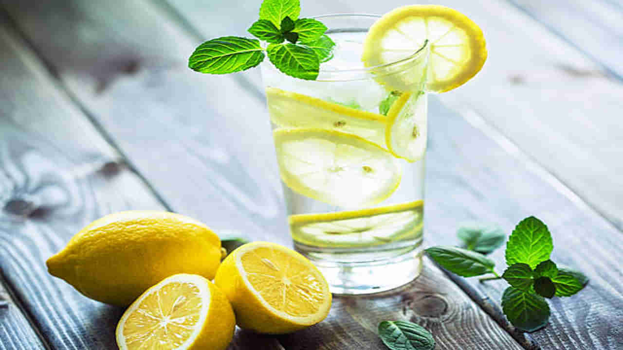 Lemon Water: ఉదయం పరగడుపున నిమ్మరసం తాగే అలవాటు ఉందా.. ఈ సమస్యలుంటే జాగ్రత్త సుమీ..