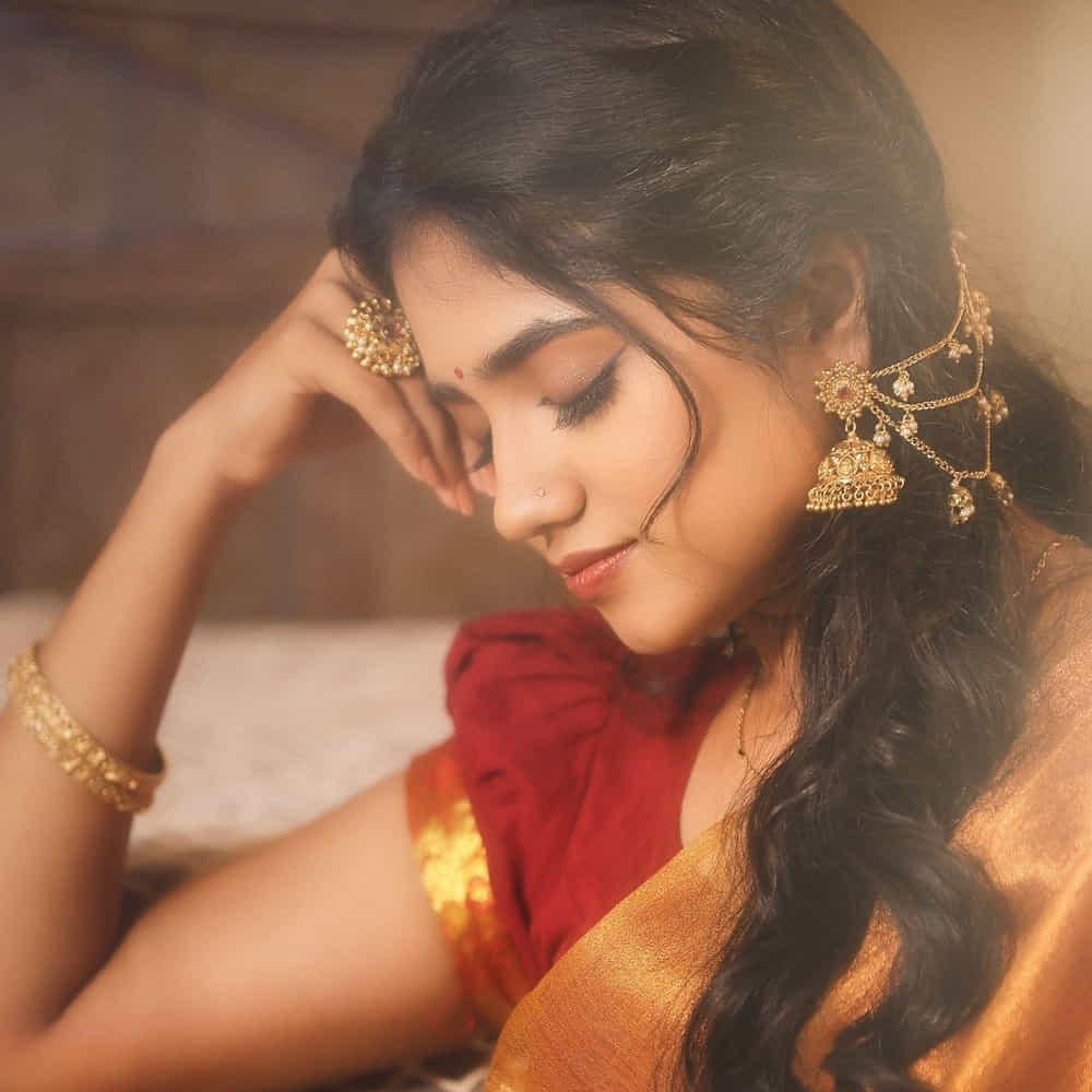 ఇటీవల తమిళంలో బ్లాక్ బస్టర్ హిట్ అయిన జో సినిమాలో కథానాయికగా కనిపించింది మాళవిక. ఇందులో సుచిత్ర పాత్రలో అమాయకమైన నటనతో ప్రేక్షకులను కట్టిపడేసింది. ఈ చిత్రాన్ని ఓటీటీలో తెలుగులోనూ రిలీజ్ చేయగా.. ఇటు టాలీవుడ్ అడియన్స్కు ఫేవరేట్ హీరోయిన్ గా మారింది.