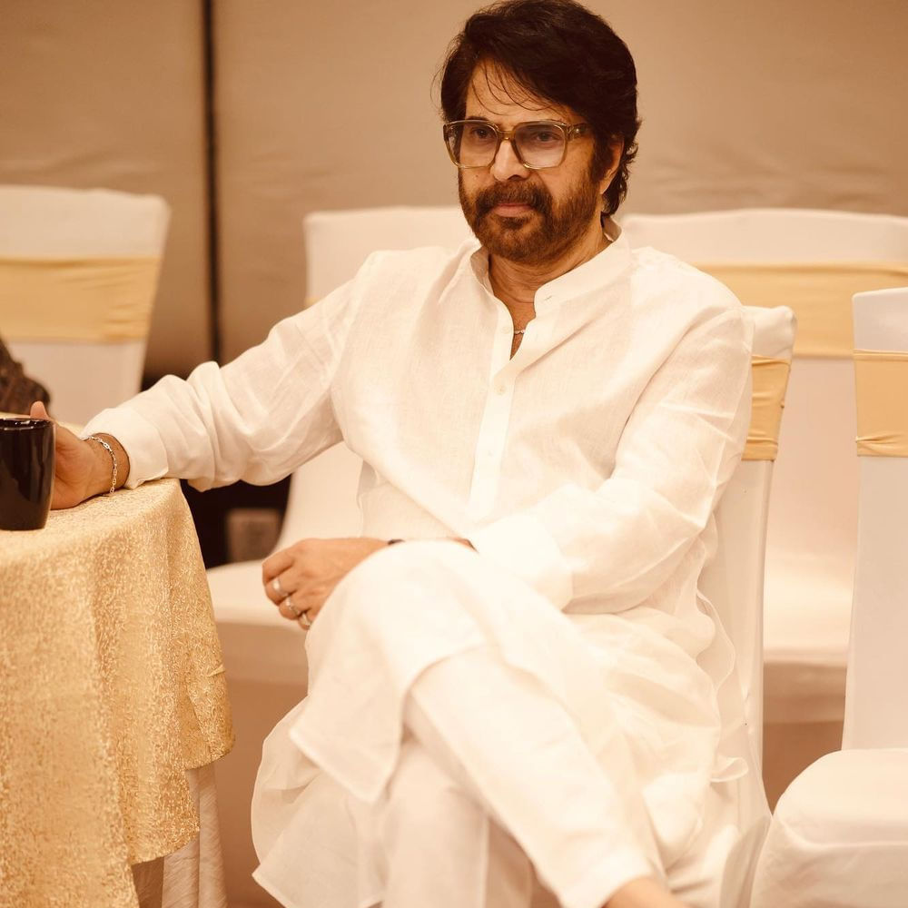 మలయాళ మెగాస్టార్‌ మమ్ముట్టికి ఫోర్‌ హండ్రెడ్‌ ప్లస్‌ సినిమాల ఎక్స్ పీరియన్స్ ఉంది. ఆయన కెరీర్‌లో చేయని పాత్రలేదని అంటారు. కానీ నేను చేయాల్సింది ఇంకా చాలా ఉంది... ఎన్నెన్నో పాత్రలు నన్ను ఊరిస్తూనే ఉంటాయని వినమ్రంగా చెబుతుంటారు మమ్ముక్కా. రీసెంట్‌గా ఆయన నటించిన కాన్సెప్టులు చూసి విస్తుపోతోంది మలయాళ ఇండస్ట్రీ. 