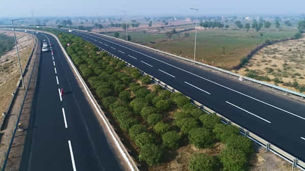 ఆ రహదారిపై రాత్రివేళ ప్రయాణిస్తున్నారా? ఆదమరిస్తే అంతే సంగతులు..