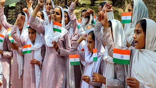 National Anthem: జమ్ము కశ్మీర్ స్కూల్స్లో జాతీయ గీతం.. ఇకపై స్టూడెంట్స్ నోట జనగణమణ గీతం ఆలాపన