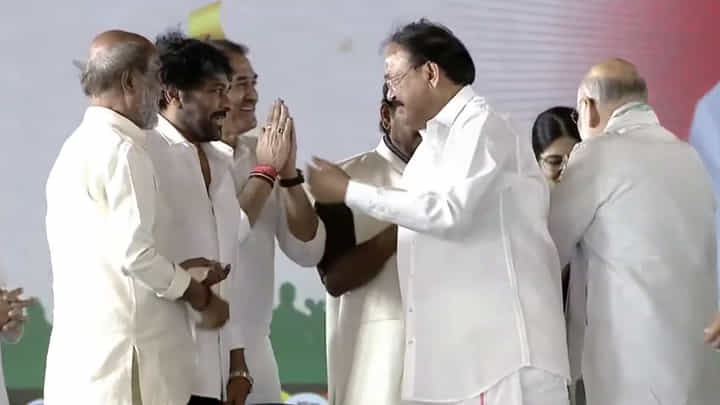 Watch Video: సీఎం చంద్రబాబు ప్రమాణస్వీకారానికి హాజరైన ఎన్డీయే నేతలు.. Watch Video: సీఎం చంద్రబాబు ప్రమాణస్వీకారానికి హాజరైన ఎన్డీయే నేతలు..