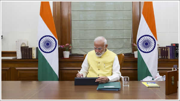 PM Modi: మూడోసారి బాధ్యతలు చేపట్టిన మోడీ తొలి కేబినెట్లోనే సంచలన నిర్ణయం