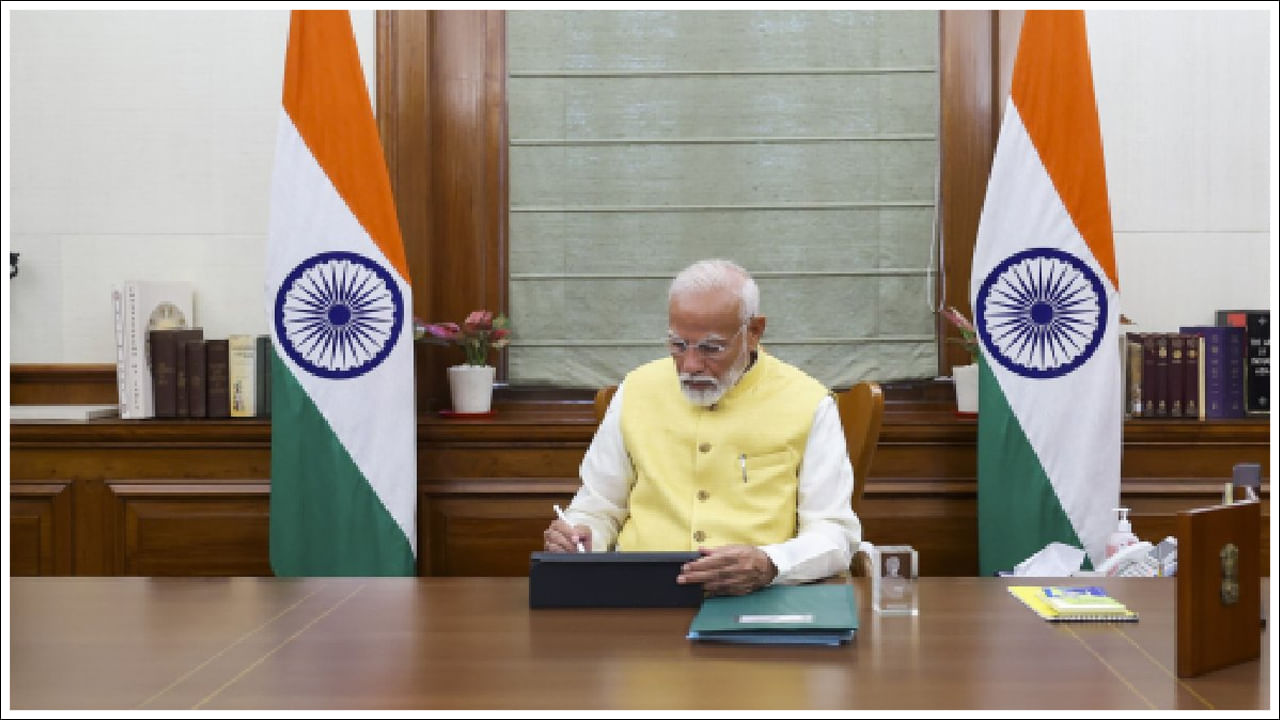 PM Modi: మూడోసారి బాధ్యతలు చేపట్టిన మోడీ తొలి కేబినెట్‌లోనే సంచలన నిర్ణయం