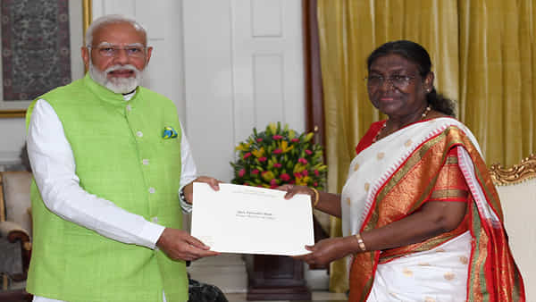 PM Modi: ప్రధానమంత్రి పదవికి నరేంద్ర మోదీ రాజీనామా.. వెంటనే ఆమోదించిన రాష్ట్రపతి..!