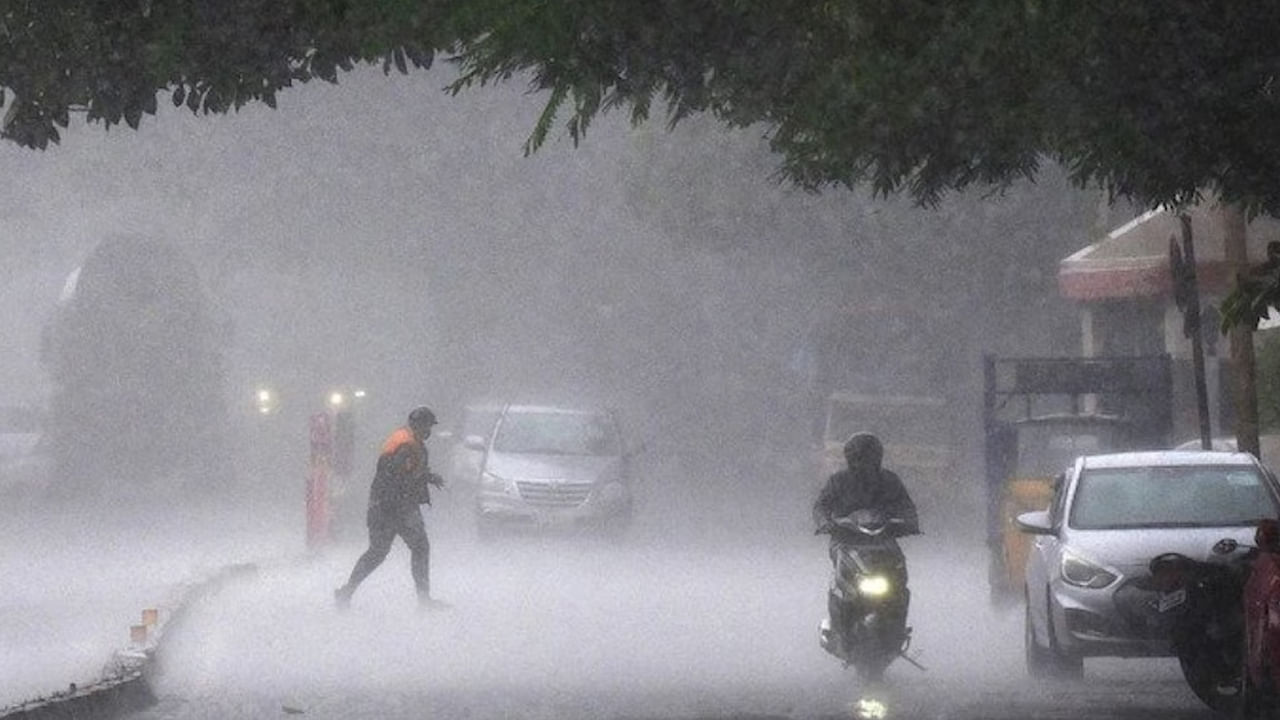 AP Rain Alert: ఏపీలోని ఆ జిల్లాలో భారీ వర్షాలకు అవకాశం.. పిడుగుల పట్ల ప్రజలు అప్రమత్తంగా ఉండాలి..!