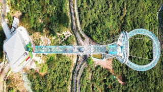 Watch: పాపం బిడ్డ .. వెరైటీగా ప్రపోజ్ చేద్దాం అనుకున్నాడు.. కానీ బెడిసికొట్టింది..!