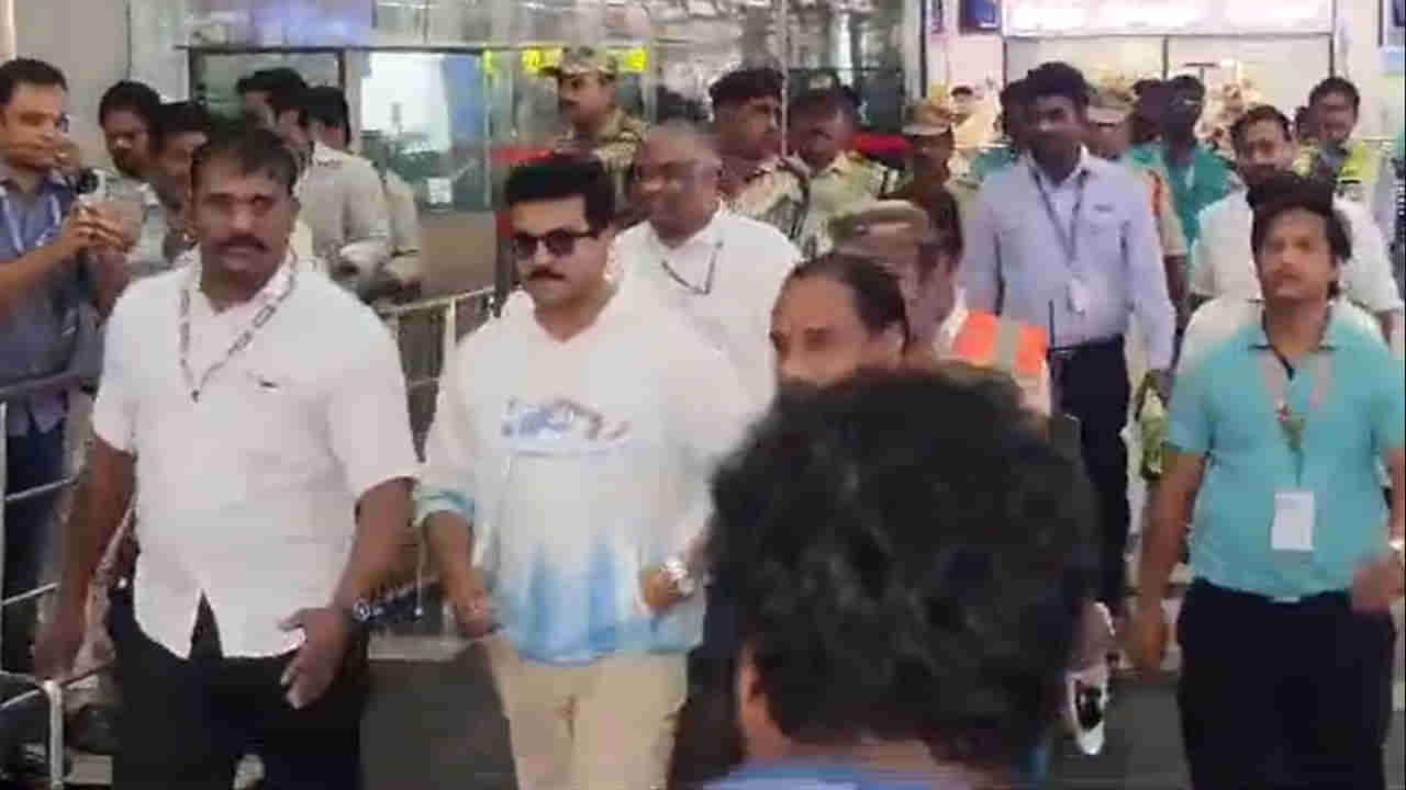Ram Charan: విశాఖ ఎయిర్పోర్ట్లో రామ్ చరణ్ సందడి.. అభిమానుల హడావిడి మామూలుగా లేదుగా..!