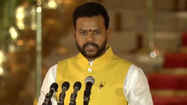 Watch Video: కేంద్ర మంత్రిగా నా తొలి లక్ష్యం అదే.. రామ్మోహన్ నాయుడు ఆసక్తికర వ్యాఖ్యలు Watch Video: కేంద్ర మంత్రిగా నా తొలి లక్ష్యం అదే.. రామ్మోహన్ నాయుడు ఆసక్తికర వ్యాఖ్యలు