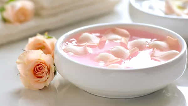 Skin care Tips: పొరపాటున కూడా రోజ్ వాటర్లో వీటిని కలపకండి.. మీ చర్మం పాడైపోతుంది