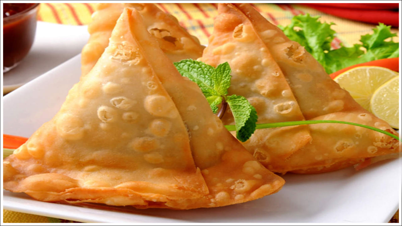 Samosa: వామ్మో.. ఇదెక్కడి న్యాయం.. కస్టమర్‌పై దాడి.. వేడివేడి సమోసాలు అడిగినందుకు తల పగులగొట్టాడు!