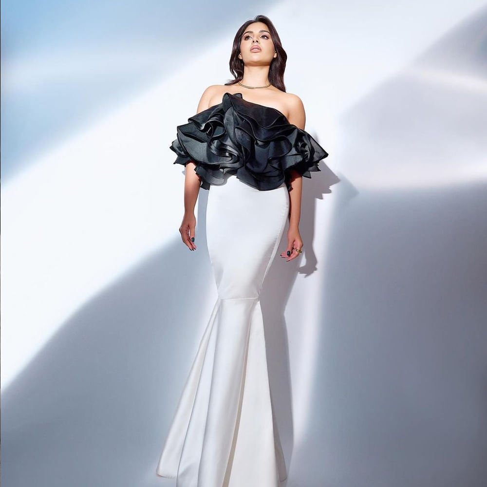 వరుసగా విజయాలను అందుకుంటూ తక్కువ సమయంలోనే తెలుగు ప్రేక్షకులకు దగ్గరైన ఈ బ్యూటీకి మాత్రం మరో ప్రాజెక్ట్ అనౌన్స్ చేయలేదు.