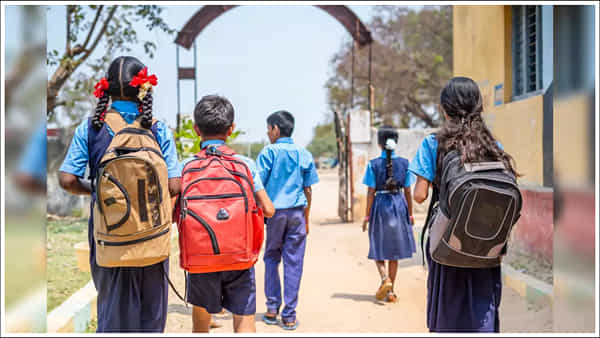 School Holidays: విద్యార్థులకు పండగే.. 9 రోజుల పాటు పాఠశాలలకు సెలవులు!