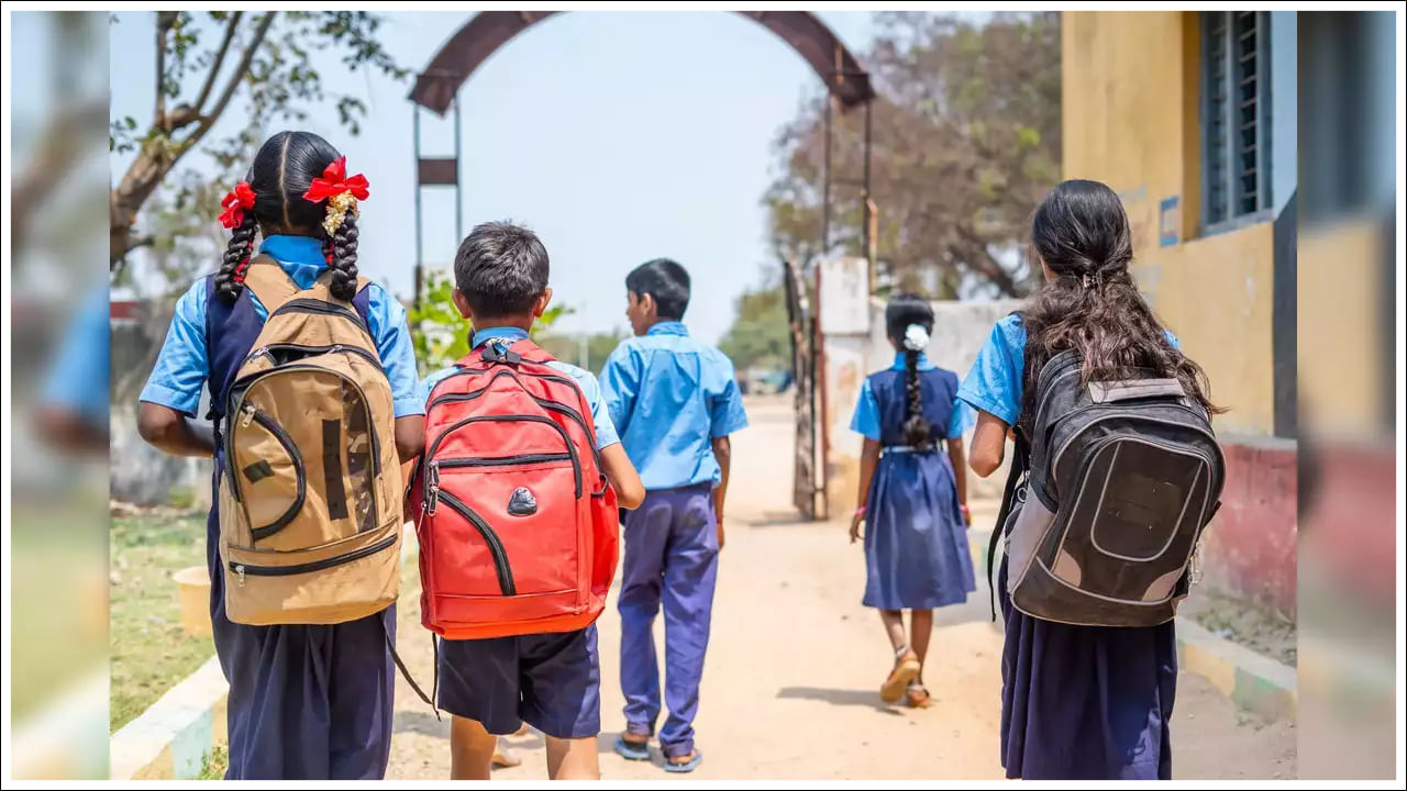 School Holidays: విద్యార్థులకు పండగే.. 9 రోజుల పాటు పాఠశాలలకు సెలవులు!