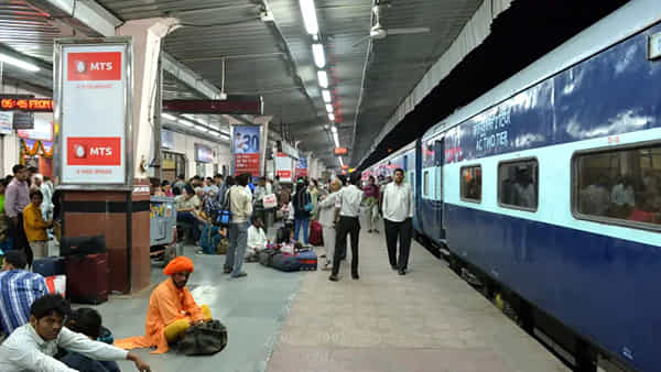 Hyderabad: రైల్వే స్టేషన్లో అయోమయంగా కనిపించిన ప్యాసింజర్.. అతని బ్యాగ్ చెక్ చేయగా..