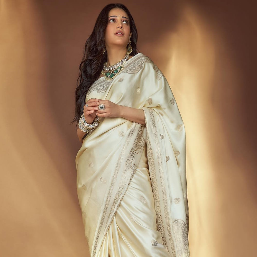 కానీ శ్రుతి హాసన్ మాత్రం తనకు అలాంటి రిస్ట్రిక్షన్స్‌ ఏం లేవంటున్నారు. కథ, క్యారెక్టర్ నచ్చితే చాలు.. హీరో ఎవరైనా తనకు ఇబ్బంది లేదన్న హింట్ ఇస్తున్నారు. రీసెంట్‌ టైమ్స్‌లో ఈ బ్యూటీ మూవీ సెలక్షన్ చూస్తే అది నిజమే అనిపిస్తుంది.