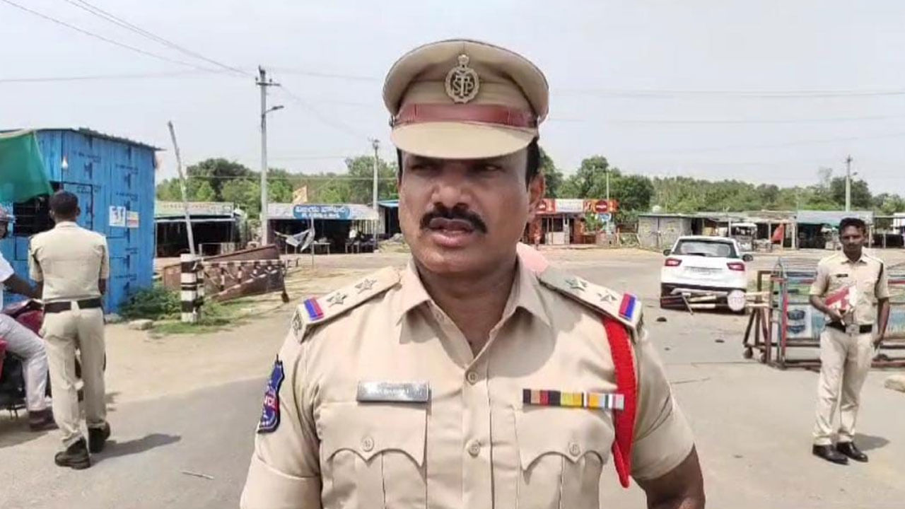 బదిలీ వేటుకు ఎస్సై బేఖాతరు.. హెడ్ కానిస్టేబుల్‎పై కన్నేసి.. చివరకు..