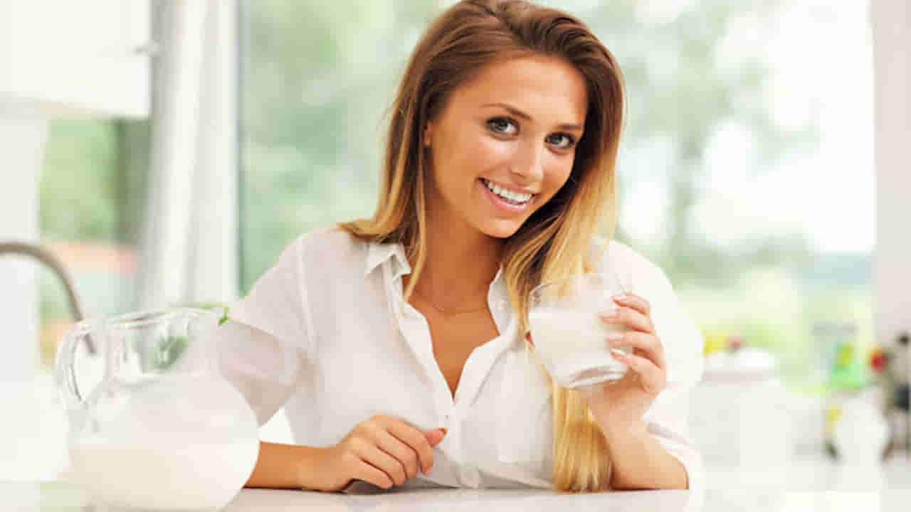 Side Effects Of Milk: బోన్స్కి మంచిదని అతిగా పాలు తాగుతున్నారా..? మీ బొక్కలు చురా చురా అయినట్టే..!
