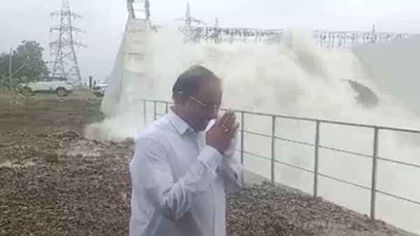 Sitarama Project: ‘ఖమ్మం’ కలల ప్రాజెక్ట్.. సీతారామ పంప్ హౌస్ ట్రయల్ రన్.. గోదారమ్మ పరవళ్లకు పరవశించిన మంత్రి తుమ్మల.. వీడియో