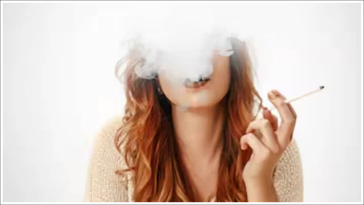 సెకండ్ హ్యాండ్ స్మోకింగ్ లేదా పాసివ్ స్మోకింగ్ కారణంగా ప్రతి సంవత్సరం దాదాపు పది లక్షల మంది మరణిస్తున్నారని నివేదికలు చెబుతున్నాయి. ఇది ఎంత ప్రమాదకరం అంటే ప్రపంచవ్యాప్తంగా 25 శాతం క్యాన్సర్ మరణాలు సిగరెట్ తాగడం వల్లనే సంభవిస్తున్నాయి. సమస్య ఏమిటంటే, ప్రజలు ఇంతకాలం తర్వాత కూడా అలవాటును మానుకోవడానికి ఇష్టపడరు.