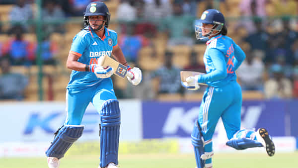 IND W vs SA W: రెండో వన్డేలో పరుగుల వర్షం.. ఉత్కంఠ మ్యాచ్లో భారత మహిళలదే విజయం.. సిరీస్ కైవసం..