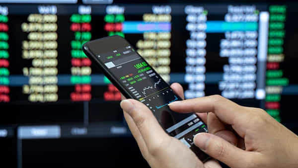 Sensex Hit: త్వరలోనే లక్ష మైలురాయిను చేరుకోనున్న సెన్సెక్స్.. నిపుణుల అంచనాలు ఏంటంటే..?