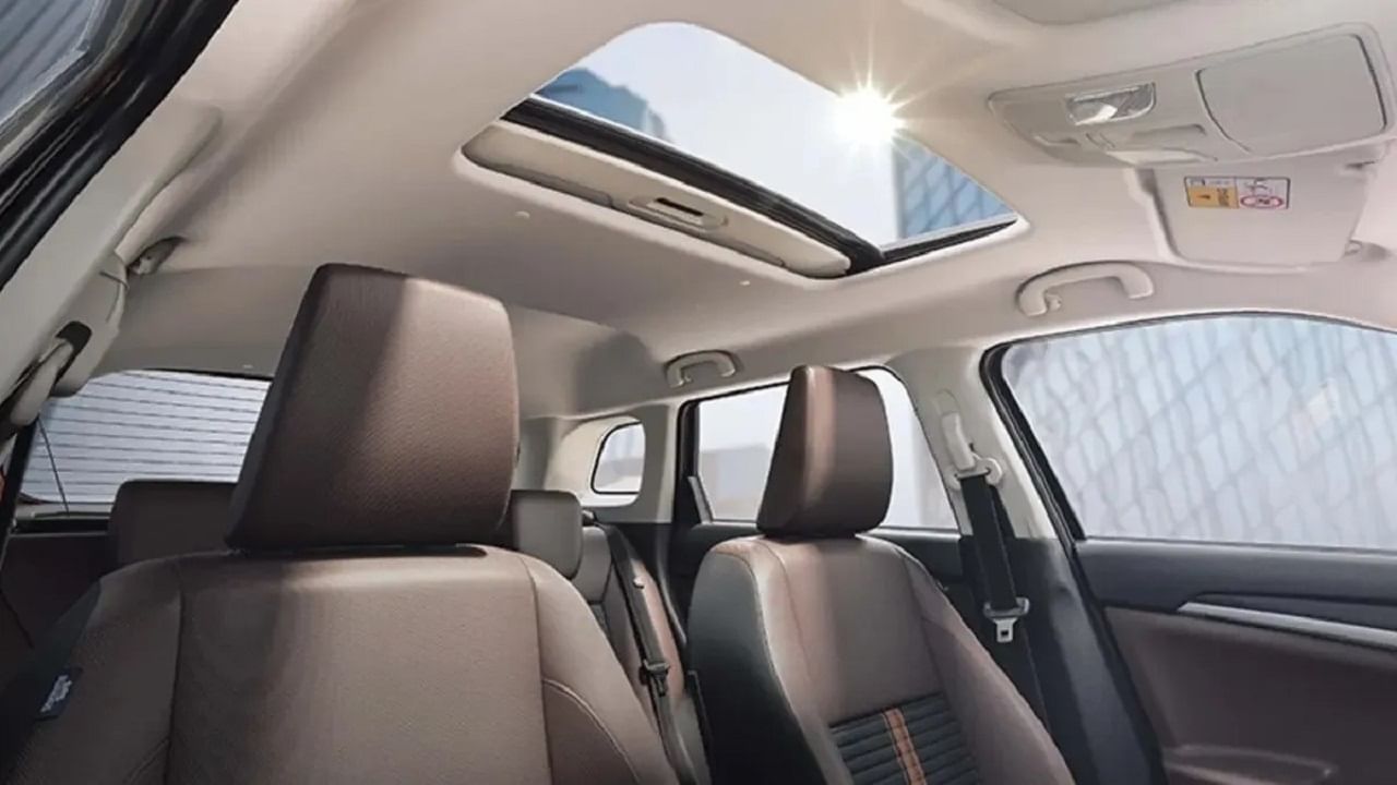 Top Sunroof Cars: అతి తక్కువ ధరలో.. సన్‌రూఫ్‌తో వచ్చే కార్లు ఇవే..