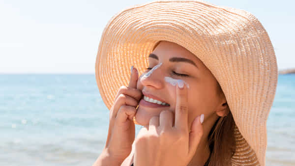 How To Apply Sunscreen: మీరు కూడా సన్స్క్రీన్ వాడుతున్నారా? అయితే ఈ జాగ్రత్తలు తప్పనిసరి!