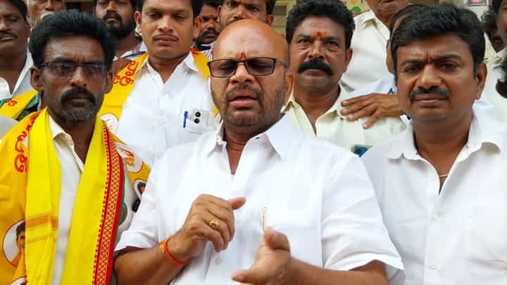 Pithapuram: వర్మపై దాడి చేసింది జనసైనికులేనా.. ఆయనే క్లారిటీ ఇచ్చేశారు.. Pithapuram: వర్మపై దాడి చేసింది జనసైనికులేనా.. ఆయనే క్లారిటీ ఇచ్చేశారు..