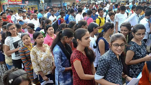 TG DSC 2024 Exam Dates: డీఎస్సీ పరీక్షల తేదీలపై వీడని సందిగ్ధత.. వాయిదా వేయాలంటూ అభ్యర్ధుల విన్నపాలు!
