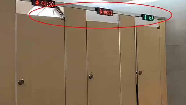 Timers in Public Toilets: ఛీ ఛీ.. ఇదెక్కడి తలనొప్పి! పబ్లిక్ టాయిలెట్లలో టైమర్లు.. మండిపడుతున్న జనాలు