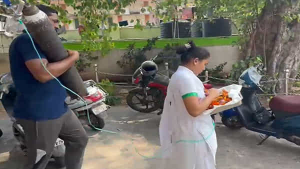 Andhra Pradesh: అమానుషం.. అప్పుడే పుట్టిన బిడ్డ కోసం కన్నీరు తెప్పించిన ఆ తండ్రి కష్టం..!
