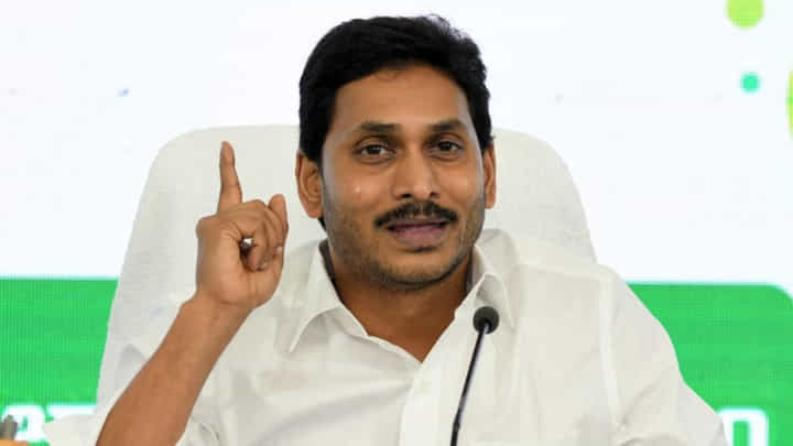 YS Jagan: లడ్డూ వివాదం అంతా బాబు డైవర్షన్ : వైఎస్ జగన్ YS Jagan: లడ్డూ వివాదం అంతా బాబు డైవర్షన్ : వైఎస్ జగన్