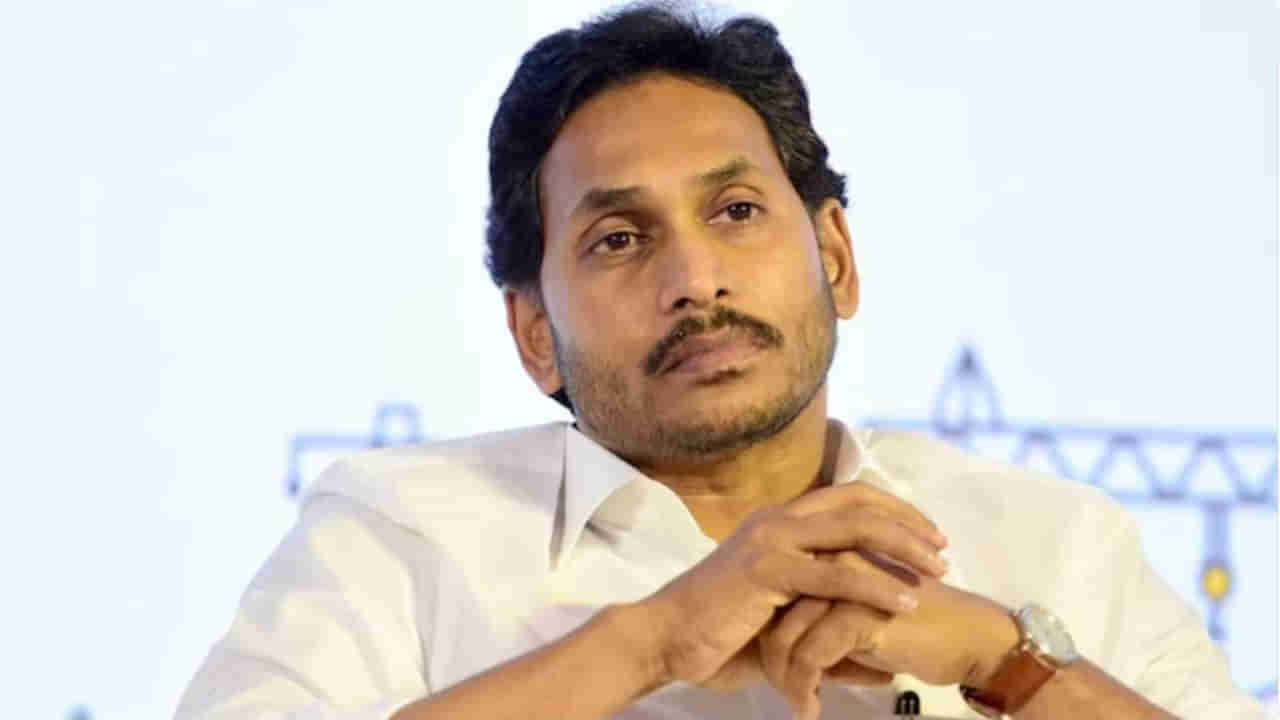 YS Jagan: హామీల నుంచి తప్పించుకునే ప్రయత్నం.. సీఎం చంద్రబాబుపై జగన్‌ ట్వీట్‌